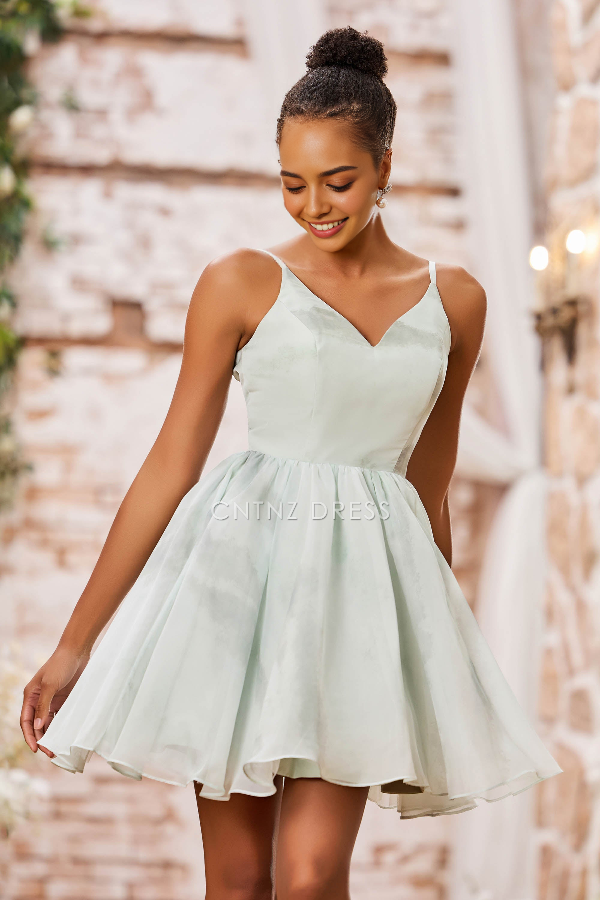 CNTNZ DRESS Elegant A-Line V-neck Spaghetti Straps Simple Short Dresses Hot Sale Homecoming Dress