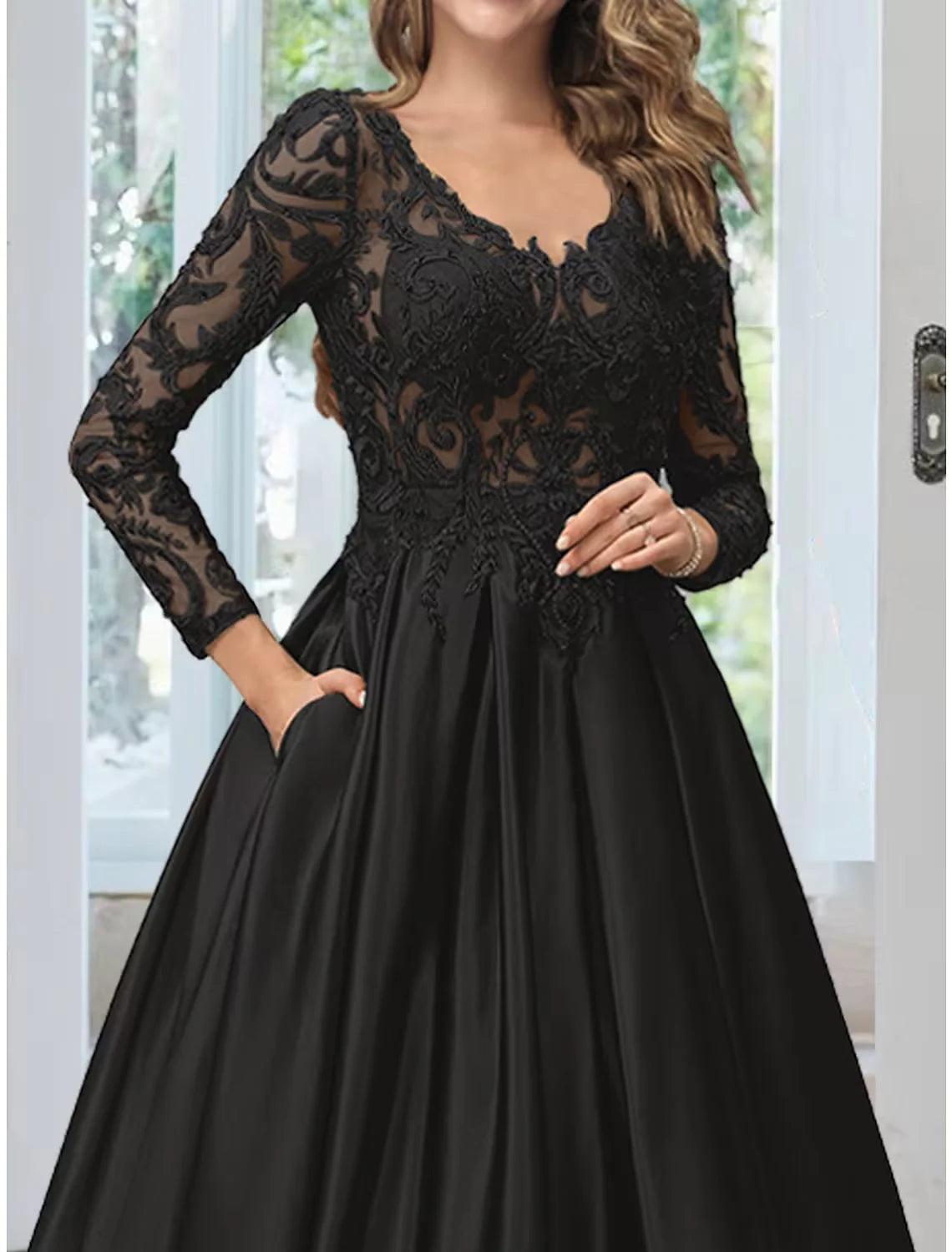 Wholesa A-Line Evening Gown Black Dress Formal Floor Length Long Sleeve V Neck Lace with Appliques