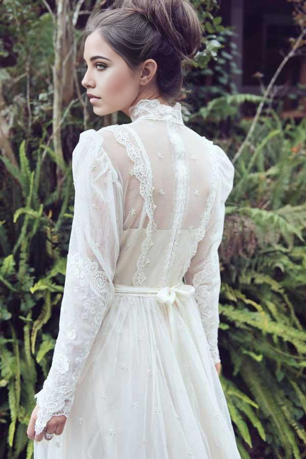 Wholesa A-Line High Neck Long Sleeves Lace Wedding Dress with Appliques