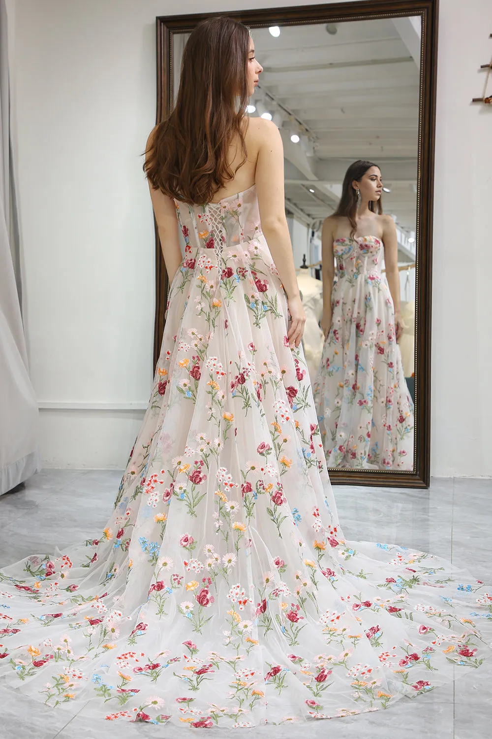 Wholesa A-Line Strapless Sweep Train Tulle formal dress evening gown Prom Dress with Embroidery