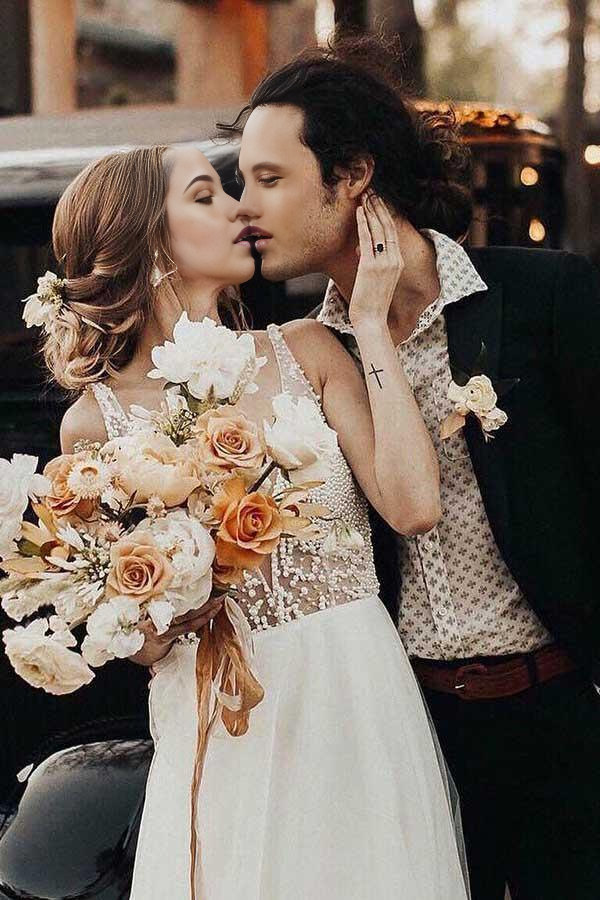 Wholesa Beach See Through Pearl Beaded Ivory Wedding Dresses