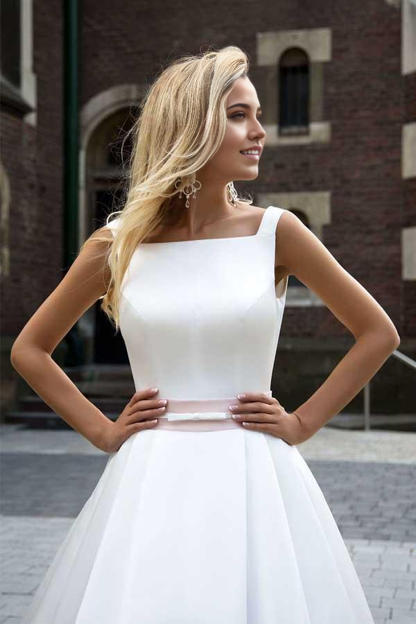 Wholesa Simple A-line Princess Satin Ivory Wedding Dresses