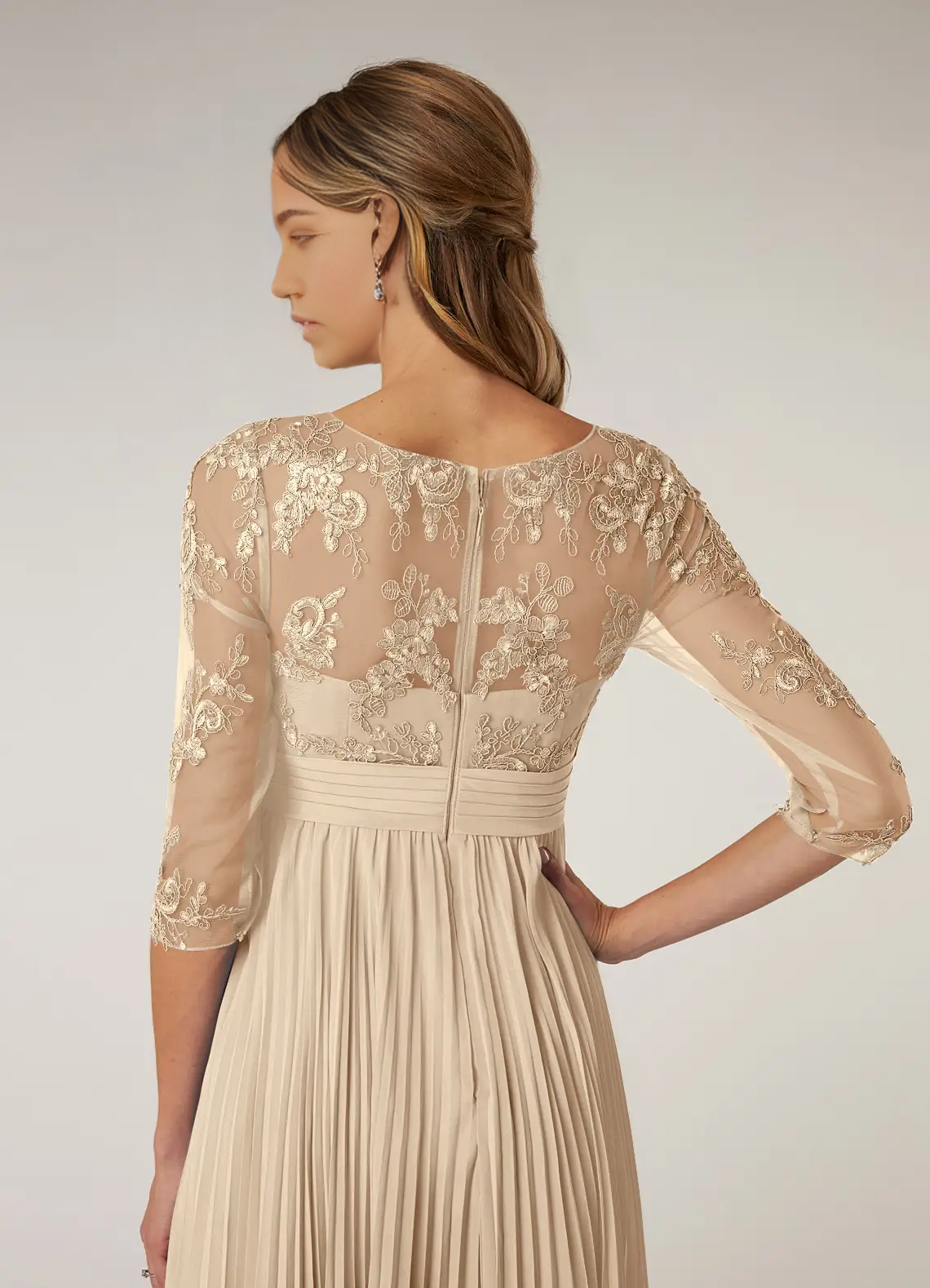 Wholesa A-Line Boatneck Lace Chiffon Appliques Champagne Mother of the Bride Dresses