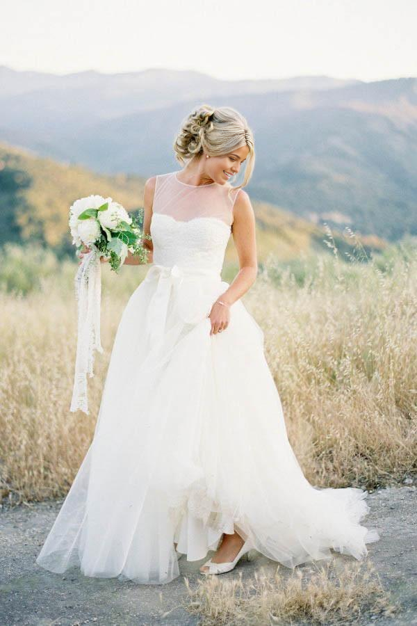 Wholesa A-line Vintage Outdoor Illusion Tulle Ivory Wedding Dress