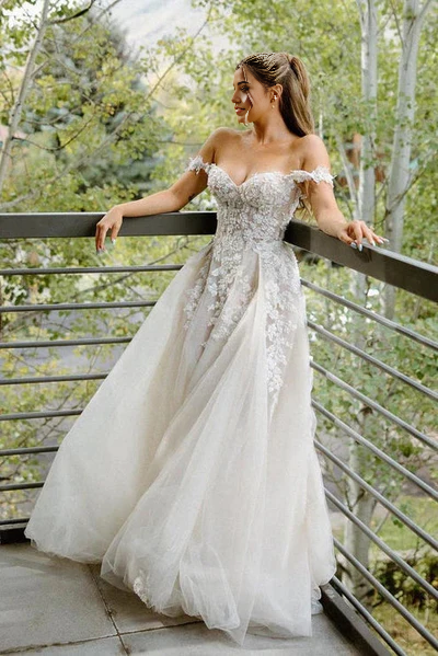 Wholesa A Line Off the Shoulder Appliques Bridal Gown Long Wedding Dresses