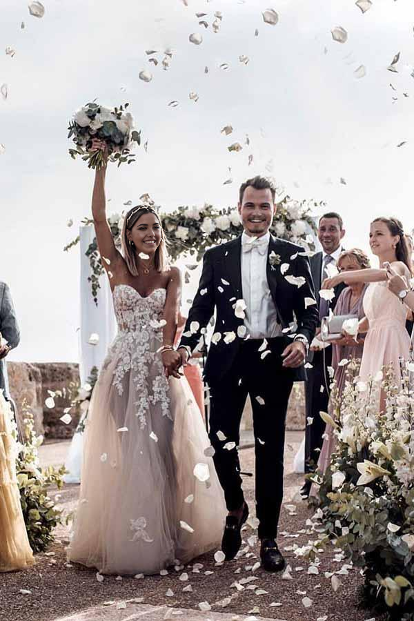 Wholesa A-Line Sweetheart Sleeveless Train Appliqued Tulle Wedding Dress