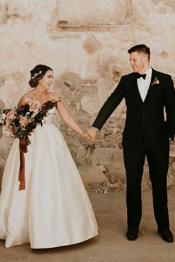 Wholesa A-Line Floor Length Sleeveless Straps Ivory Wedding Dress