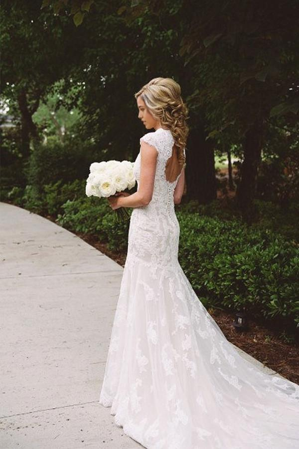 Wholesa A-line Elegant Lace Appliques Wedding Dress With Button