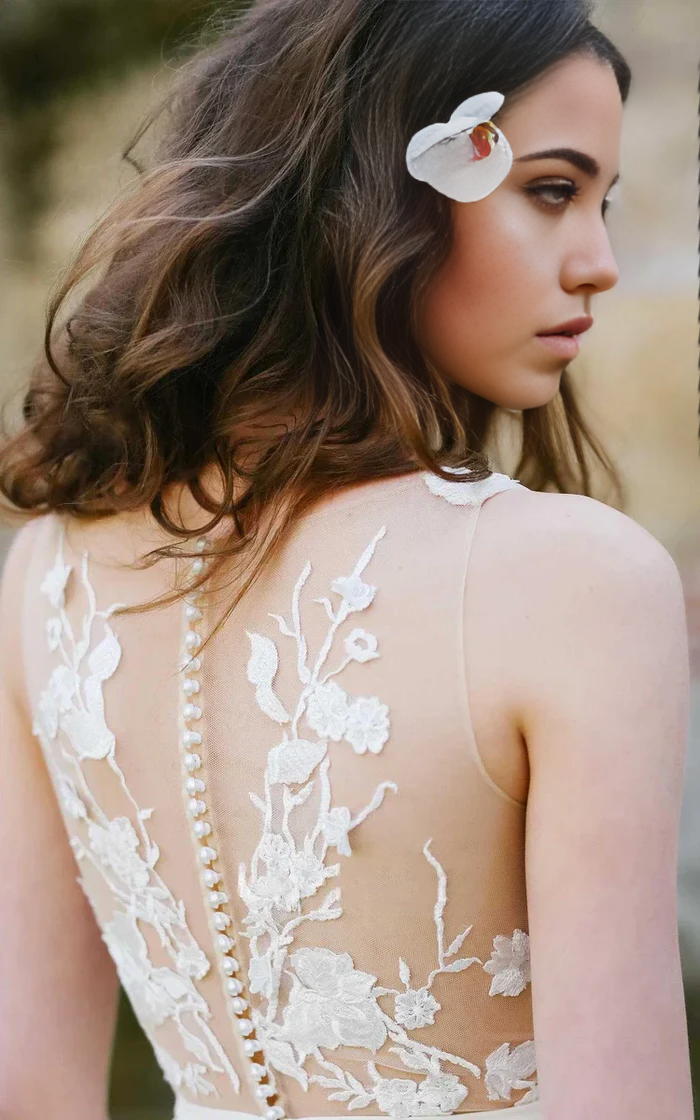 Wholesa A-Line Sleeveless Illusion V-Neck Tulle Appliqued Sexy Wedding Dress