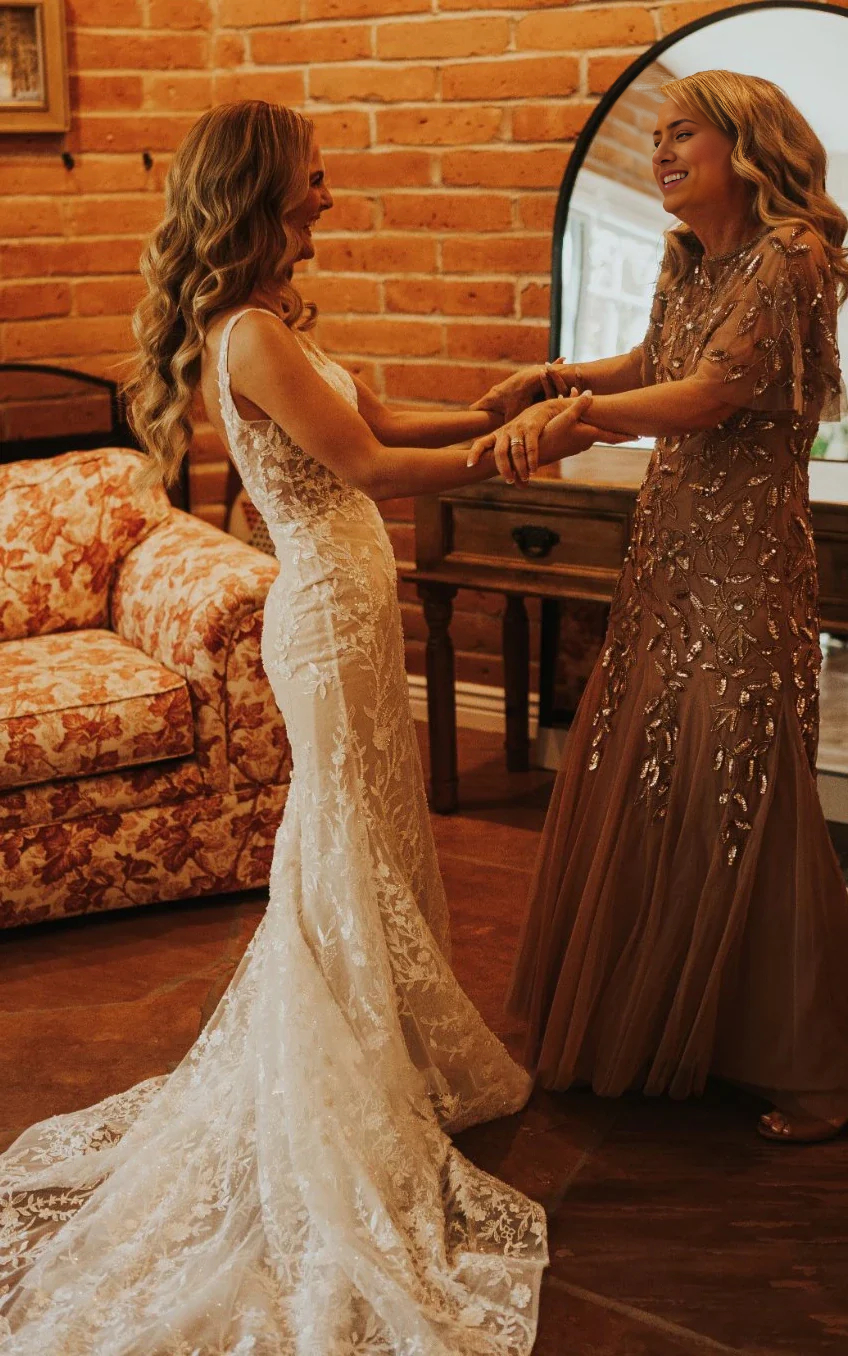 Wholesa Mermaid V-neck Lace Sleeveless Wedding Dress with Sweep Train Simple Elegant Ethereal