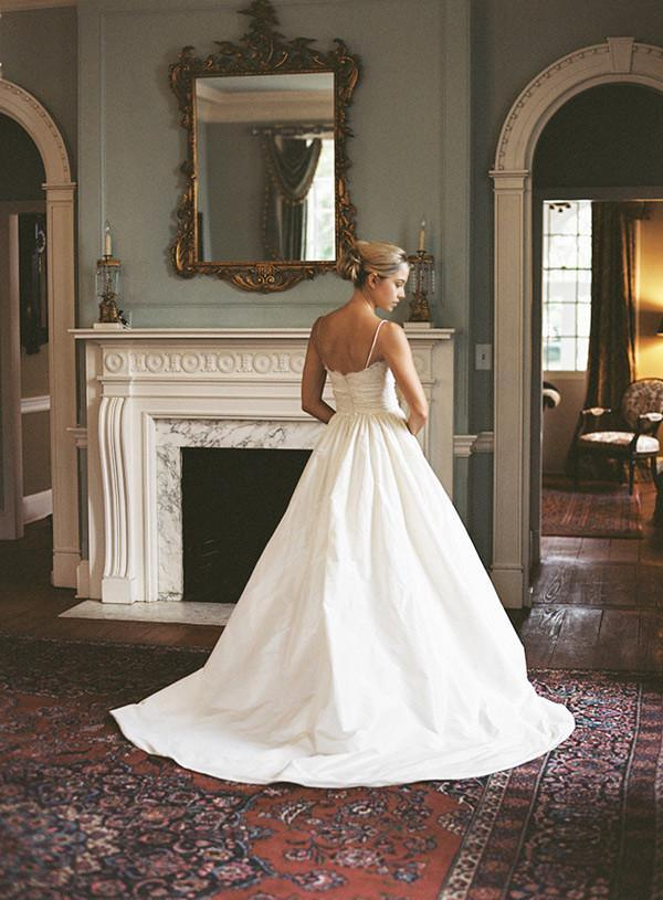 Wholesa A-line Strap Lace Sleeveless Spaghetti Wedding Dress