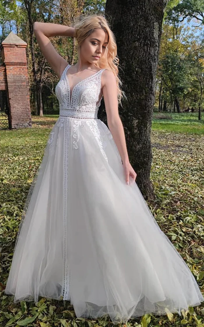 Wholesa A-Line V-neck Low-V Back Lace Sleeveless Wedding Dress