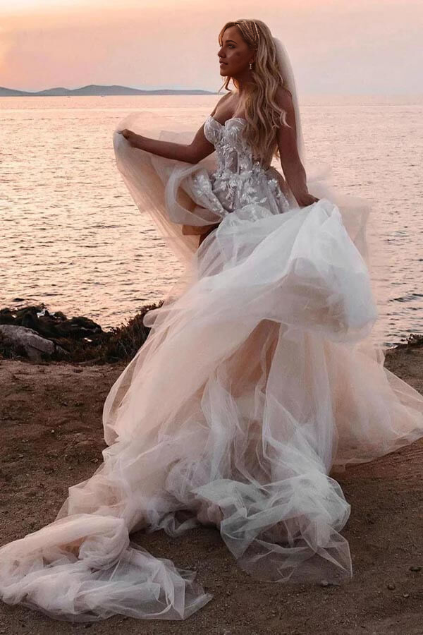 Wholesa Boho A-line Sweetheart Lace Appliques Long Wedding Dress