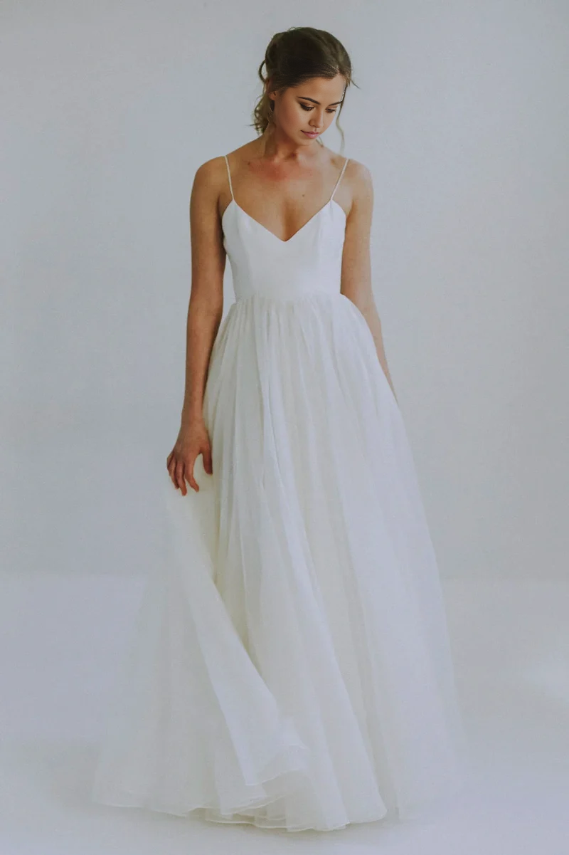 Wholesa A-line Spaghetti Straps Wedding Gown With Tulle