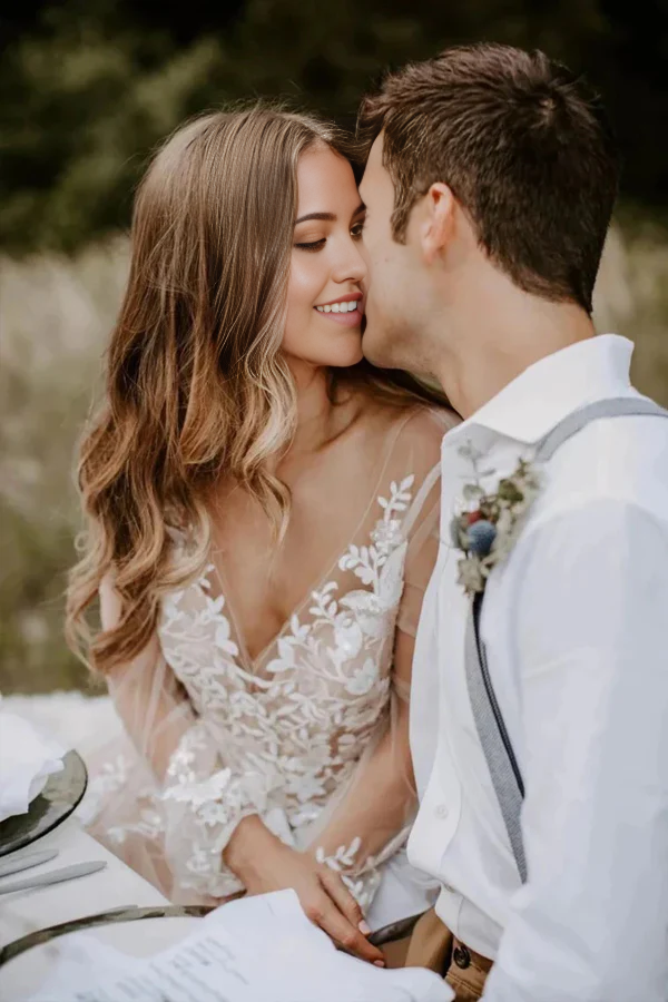 Wholesa A-line V Neck Long Sleeve Rustic Wedding Gown Wedding Dress
