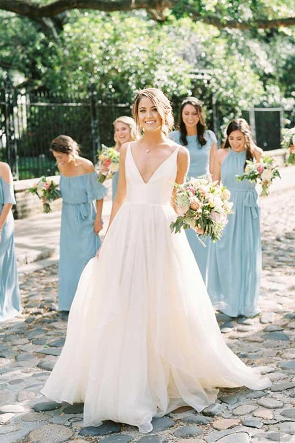 Wholesa A Line Charming V Neck Backless Ivory Tulle Wedding Dresses