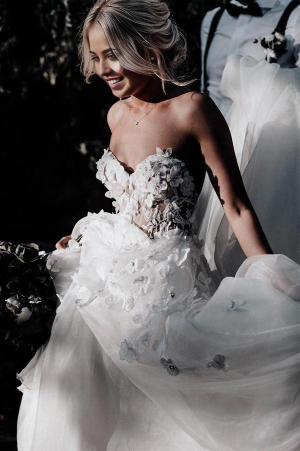 Wholesa A-line Sweetheart Tulle Appliqued Gowns Wedding Dresses