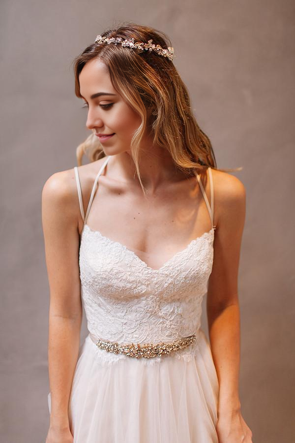 Wholesa A-line Sweetheart Straps White Chiffon Wedding Dress with Beading
