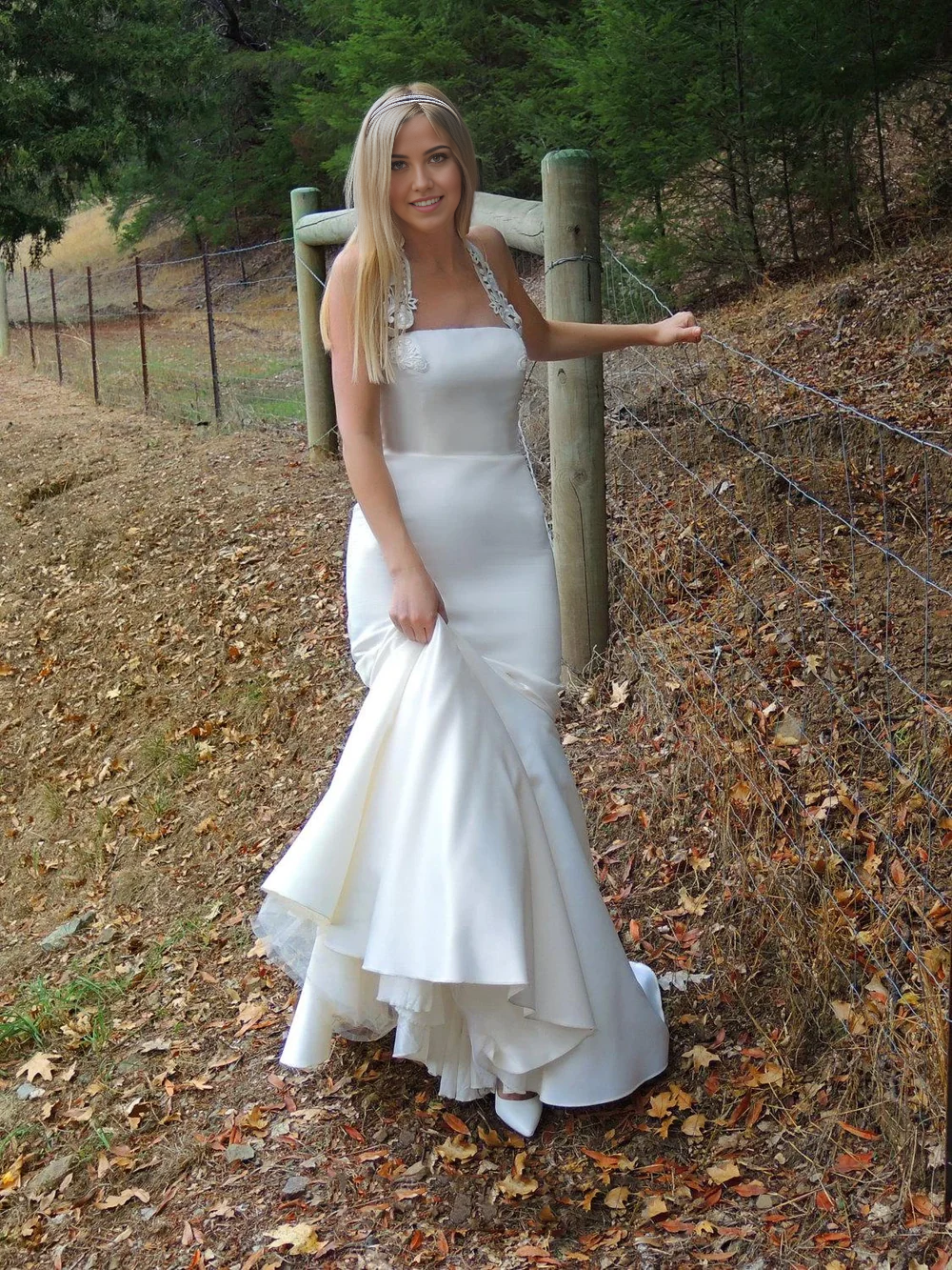 Wholesa Mermaid Halter Neck Sleeveless Satin Simple White Wedding Dress