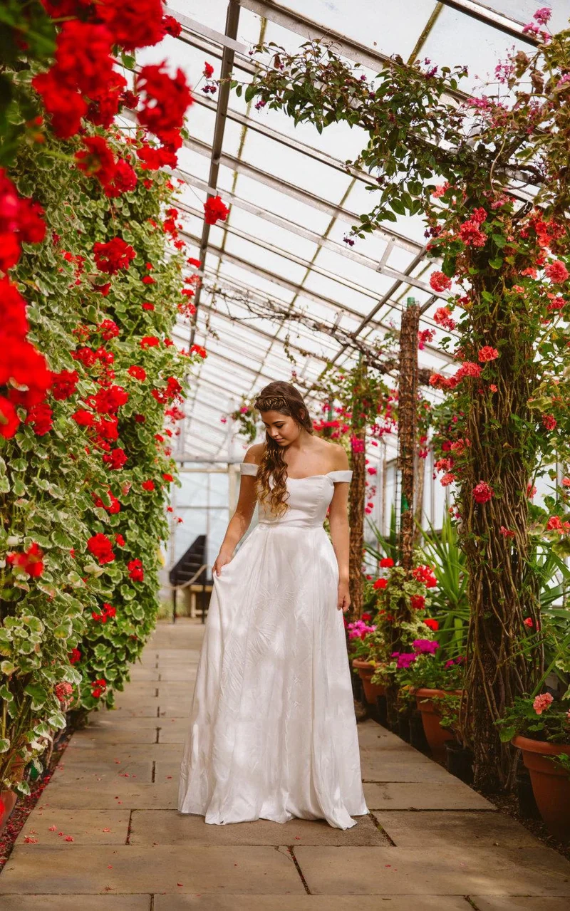 Wholesa A-line Off the Shoulder Sleeveless Simple Satin Wedding Dress