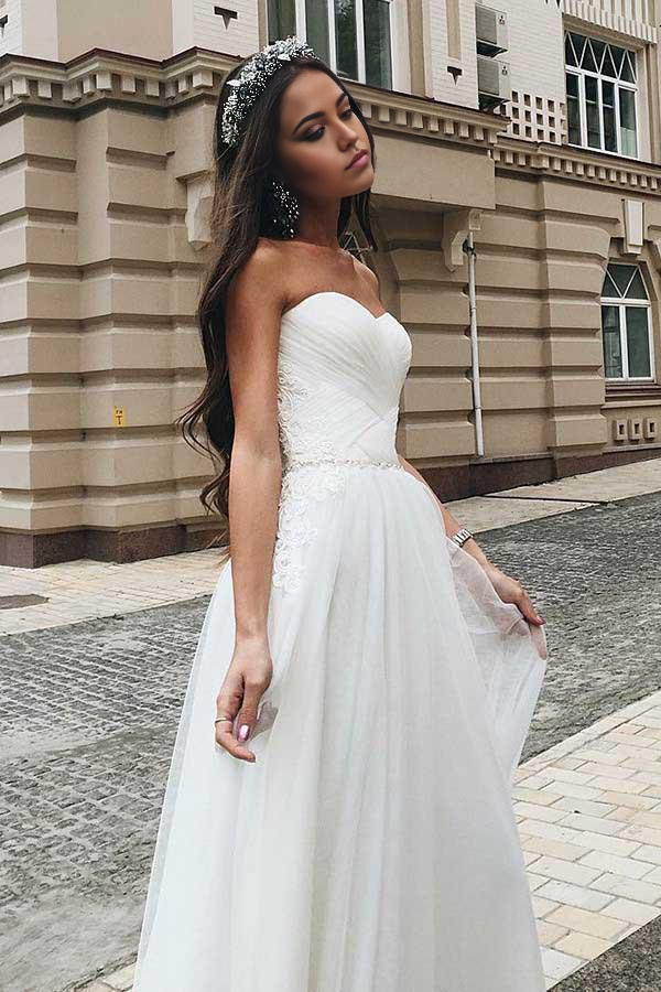 Wholesa A-Line Sweetheart Sweep Train Tulle Wedding Dress with Appliques