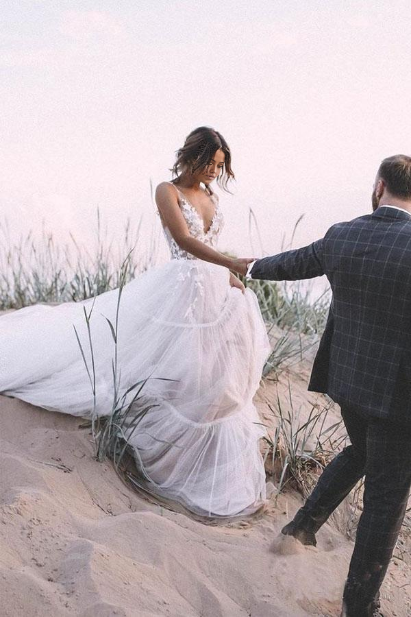 Wholesa A-line V Neck Lace Layered Tulle Skirt Outdoor Bridal Gown Wedding Dresses
