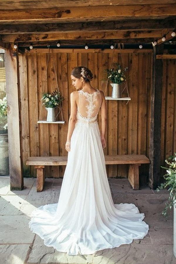 Wholesa Bohemian Beach Lace Sleeveless Round Neck Ivory Bridal Gown Wedding Dress with Train