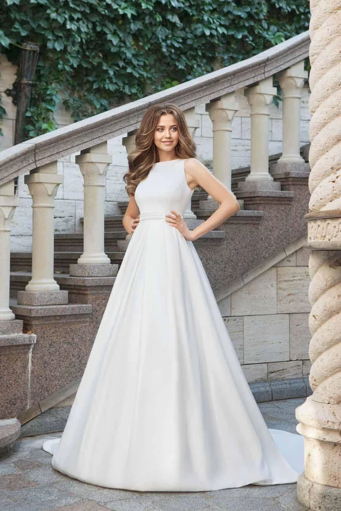 Wholesa A-line Simple Scoop Long Train Satin Bridal Gown Wedding Dresses