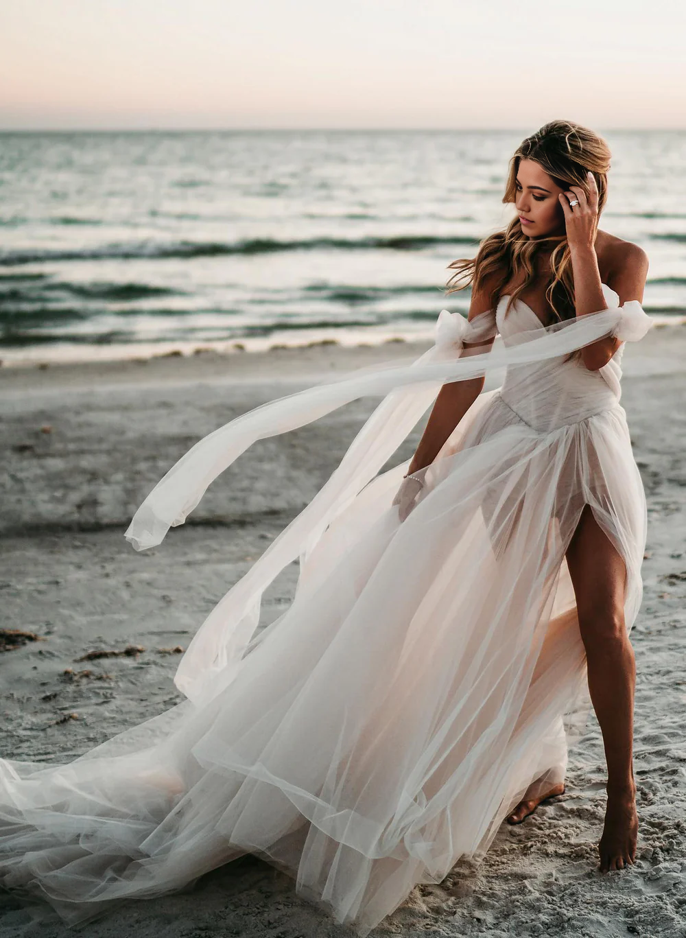 Wholesa A-Line Off-The-Shoulder Beach Pleated Tulle Wedding Dresses With Slit