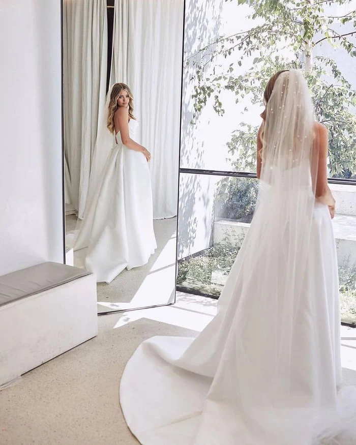 Wholesa A-Line Sleeveless Satin Wedding Dress With Side Slit