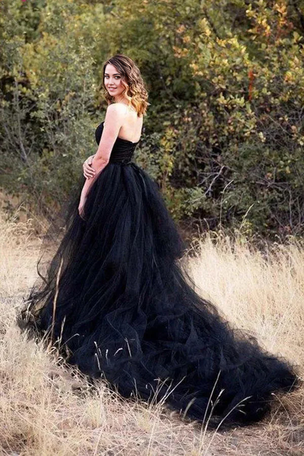 Wholesa A-Line Gothic Black Sleeveless Wedding Dresses With Train