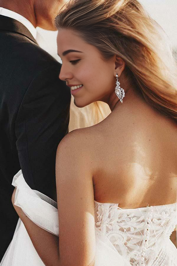 Wholesa A-Line Sweetheart Court Train Tulle Wedding Dress with Appliques
