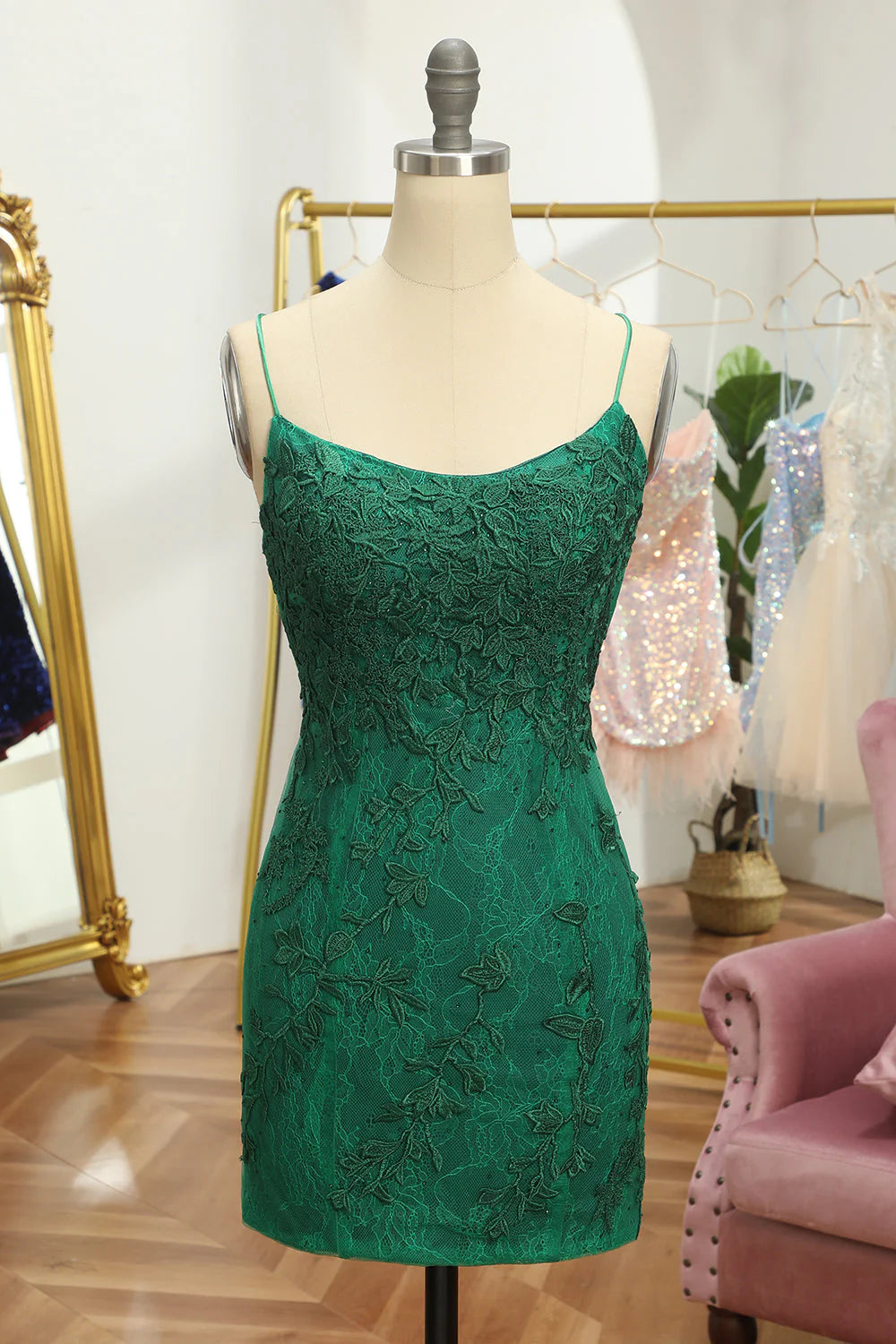 Wholesa Sheath Column Scoop Neck Sleeveless Short Lace Homecoming Dress with Beading