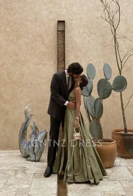 Wholesa A Line V Neck Vintage Green Spaghetti Straps formal dresses Bridesmaid Dresses evening gown Prom Dress