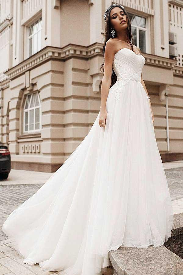 Wholesa A-Line Sweetheart Sweep Train Tulle Wedding Dress with Appliques