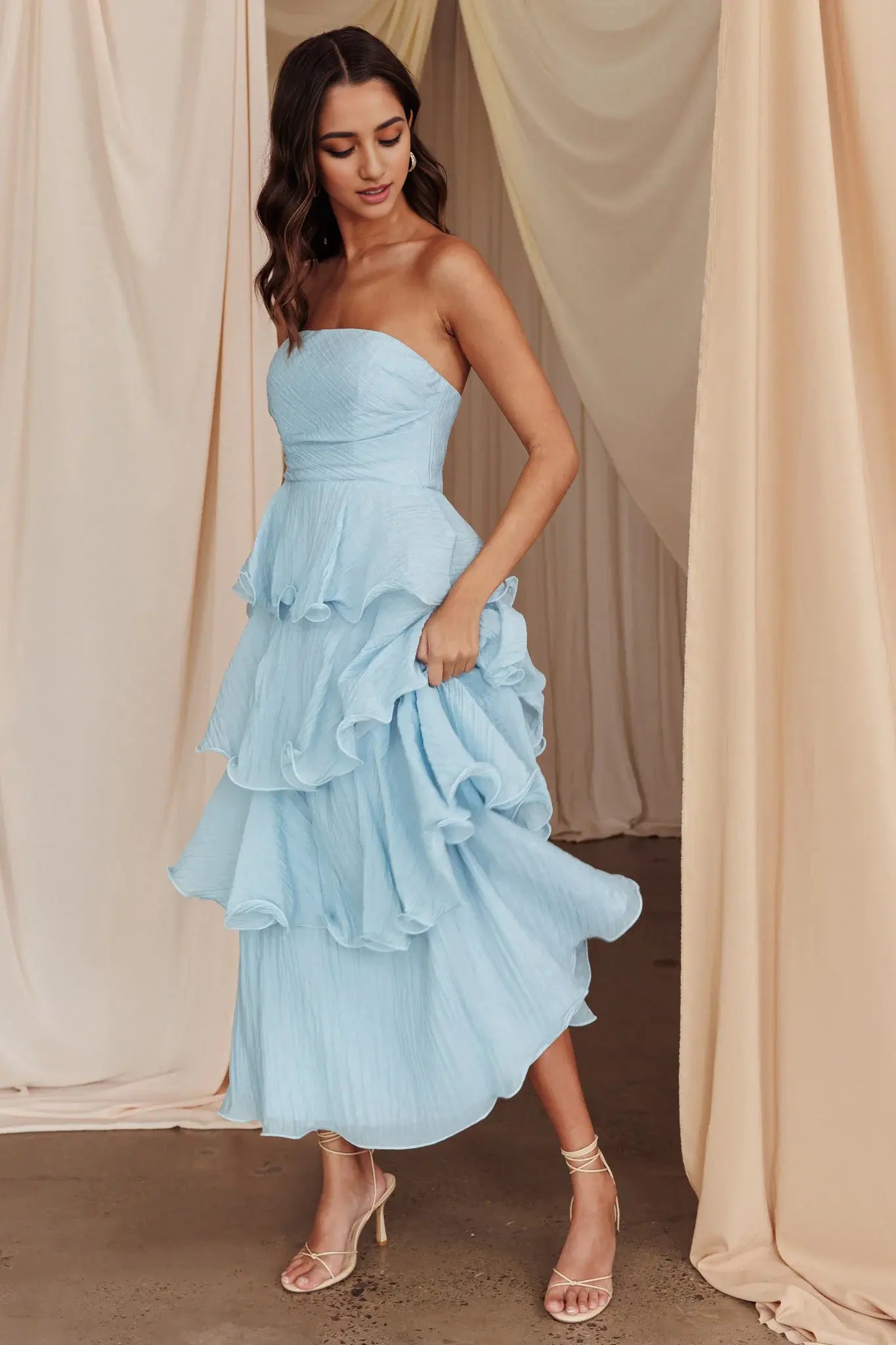 Exquisite A Line Strapless Layered Ruffle Edges Sleeveless Backless Romantic Long Wedding Guest Dress Hot Sale Prom Dress