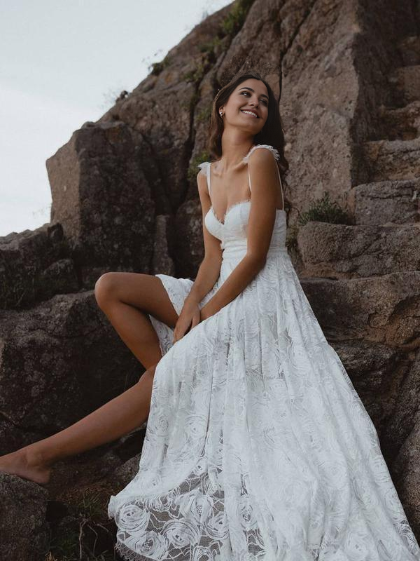 Wholesa A-Line V-Neck Lace Backless Spaghetti Straps Lace Beach Wedding Dress