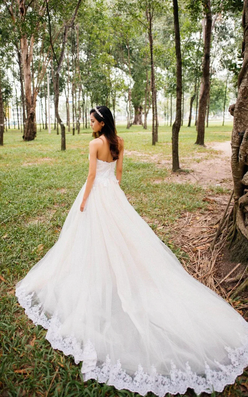 Wholesa A-Line Sweetheart High Front Split Lace Appliques Formal Wedding Dress