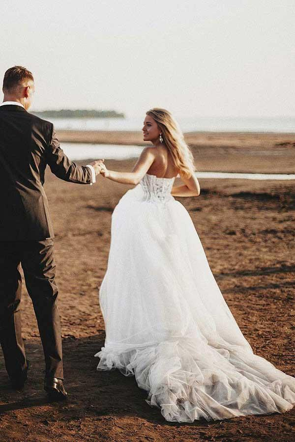 Wholesa A-Line Sweetheart Court Train Tulle Wedding Dress with Appliques
