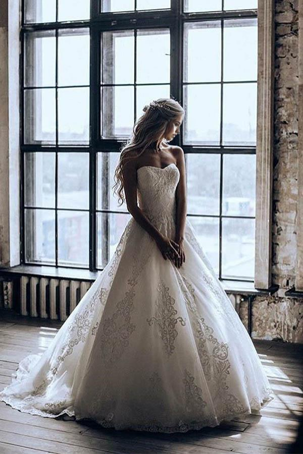 Wholesa A-line Sweetheart Ball Gown Sweep Train Tulle Wedding Dress with Appliques