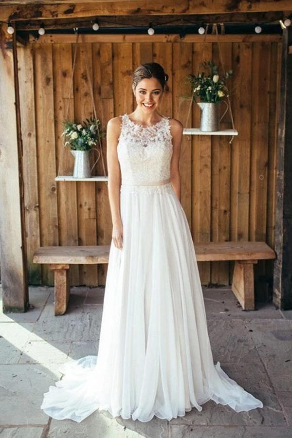 Wholesa Bohemian Beach Lace Sleeveless Round Neck Ivory Bridal Gown Wedding Dress with Train