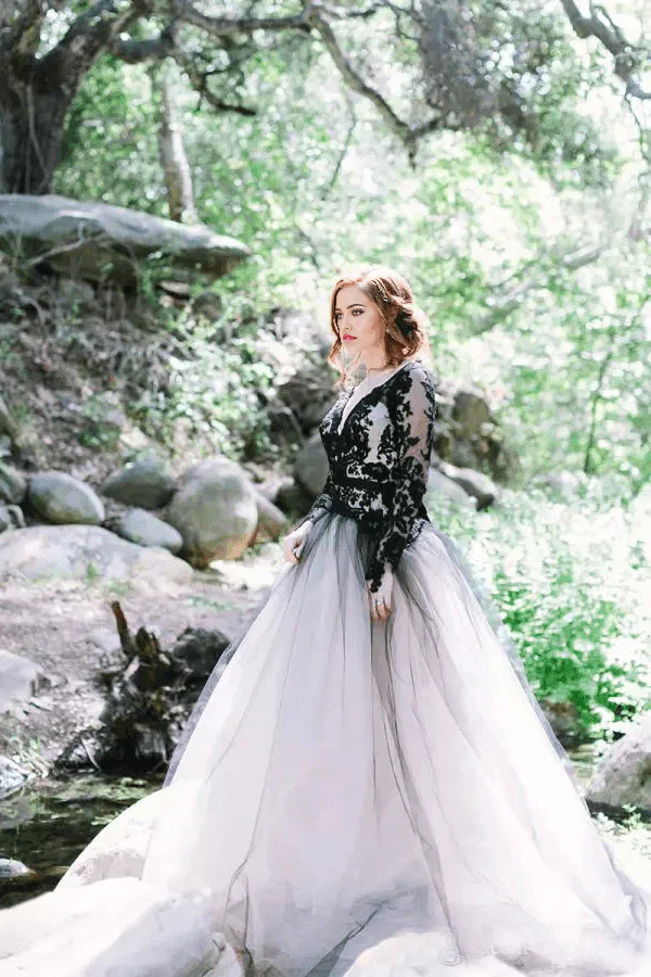 Wholesa A-line V neck Gorgeous Long Sleeve Black Lace Wedding Dress Bridal Gown