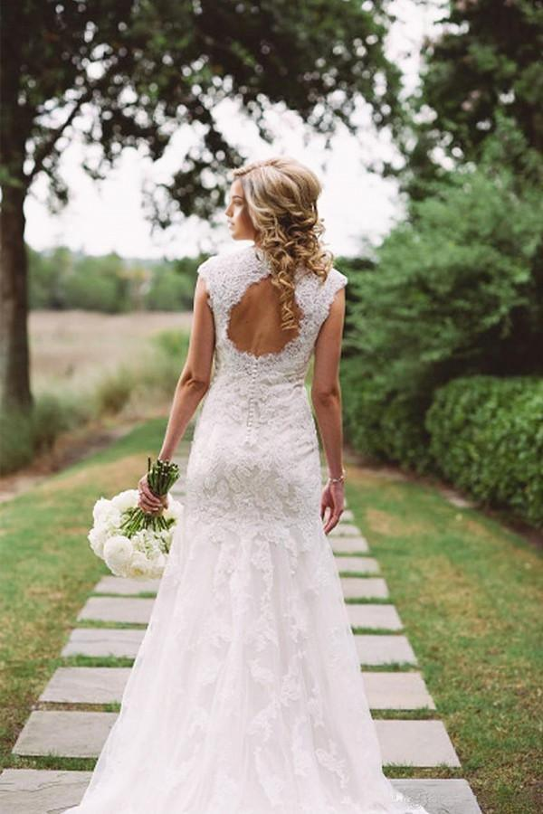 Wholesa A-line Elegant Lace Appliques Wedding Dress With Button