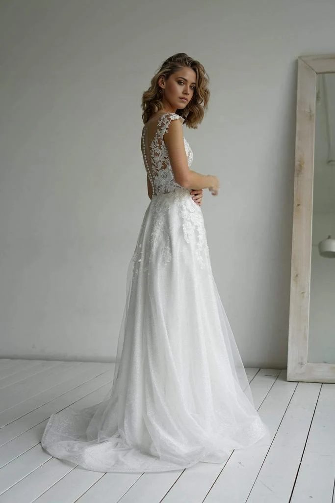 Wholesa A-line Sweetheart Elegant Glitter fabric Wedding Dress With Appliques
