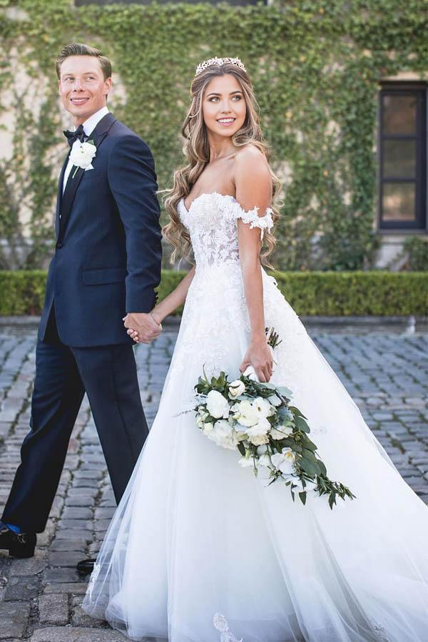 Wholesa A-line Princess Off The Shoulder Lace Appliques Tulle Wedding Dress