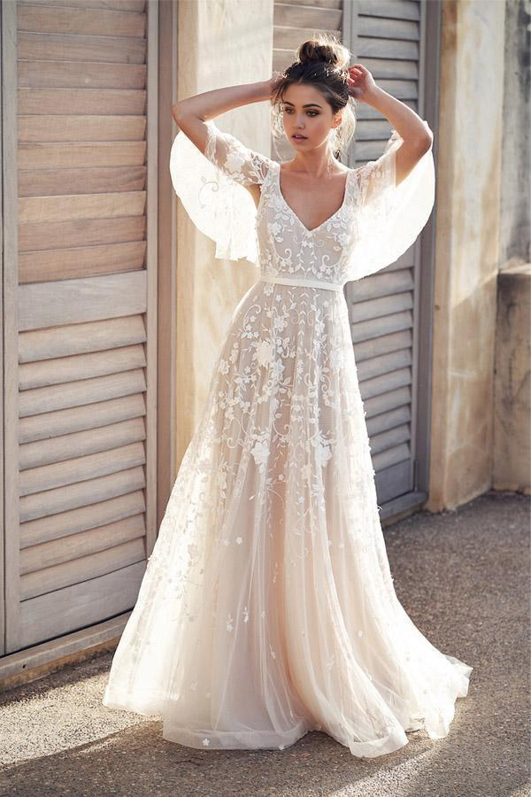 Wholesa A-line V Neck Beach Ivory Wedding Dresses with Lace Appliques