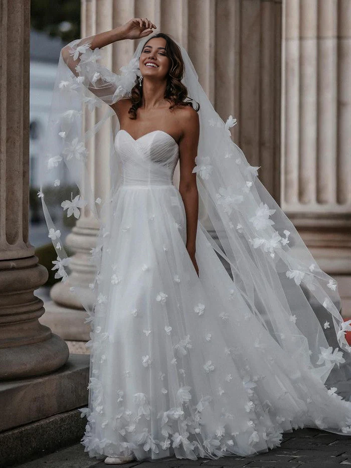 Wholesa A-line Sweetheart Sleeveless Tulle Floral Wedding Dress