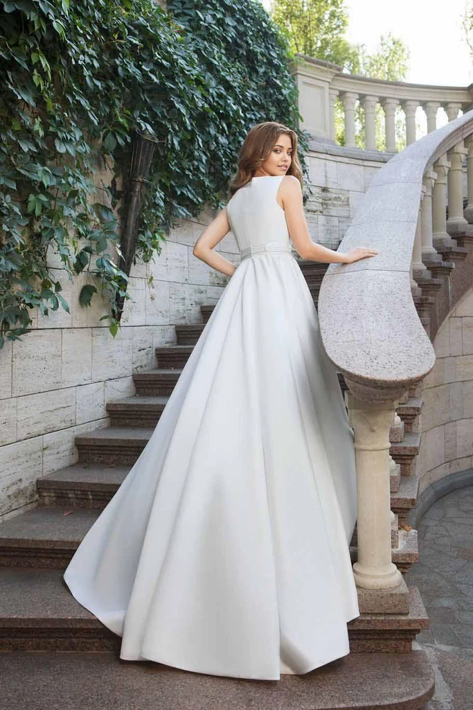 Wholesa A-line Simple Scoop Long Train Satin Bridal Gown Wedding Dresses