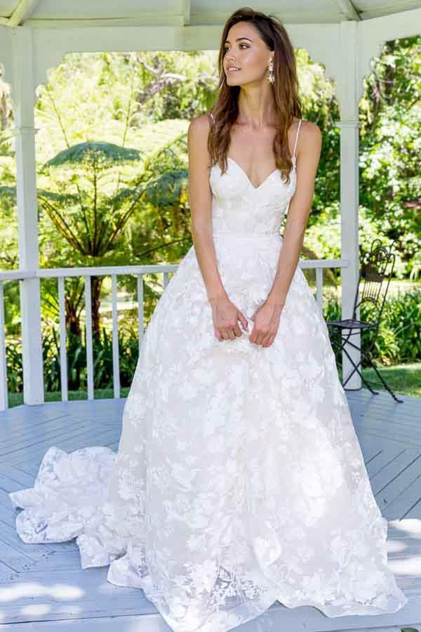 Wholesa A-Line Spaghetti Straps Backless Long Lace Wedding Dress
