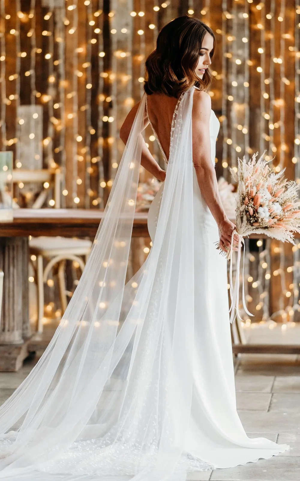 Wholesa Simple Trumpet V-neck Sleeveless Wedding Dress for Women Floor-length with V Back Long Train